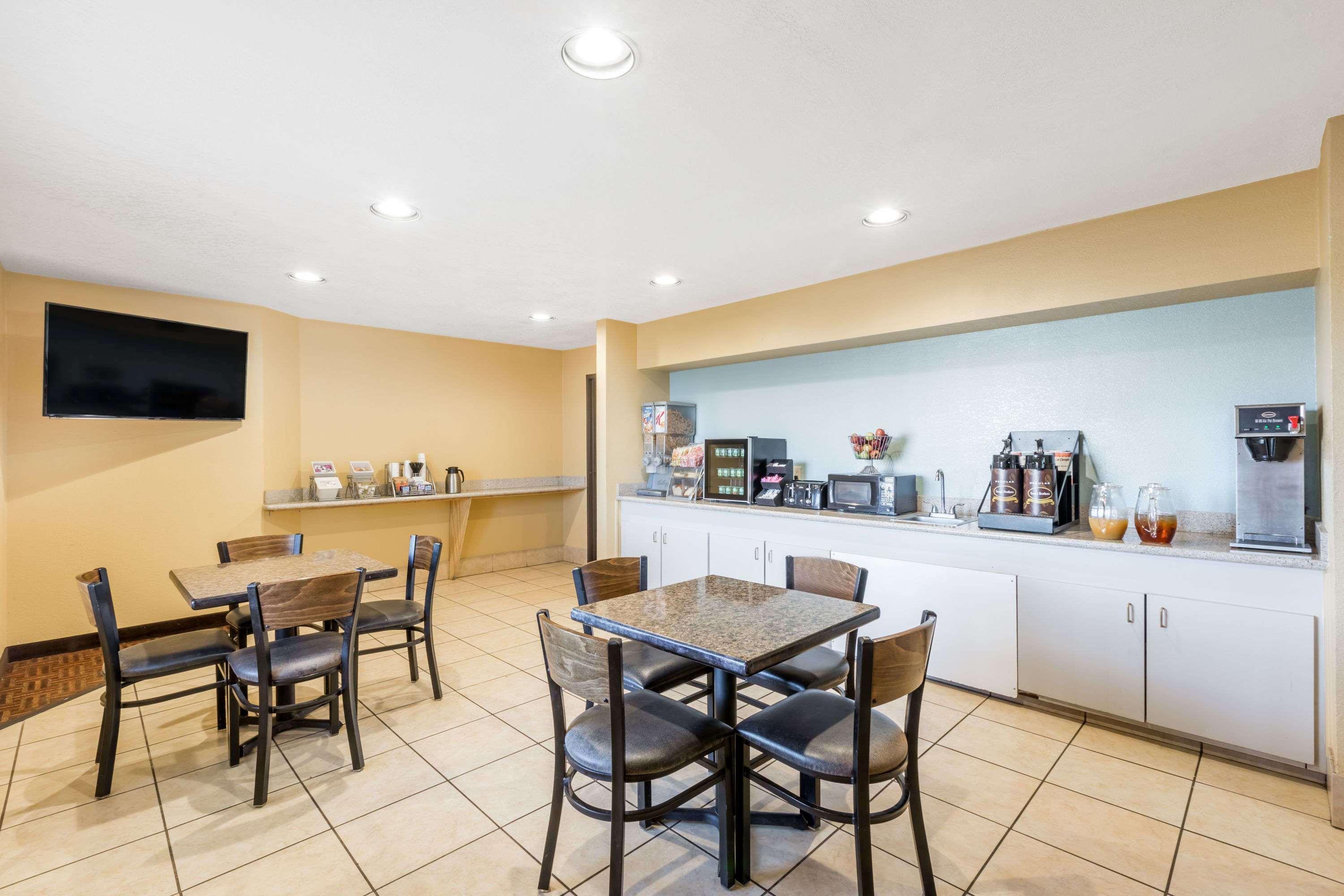 ซูเปอร์ 8 บาย วินด์แฮม มิดแลนด์ Motel ภายนอก รูปภาพ