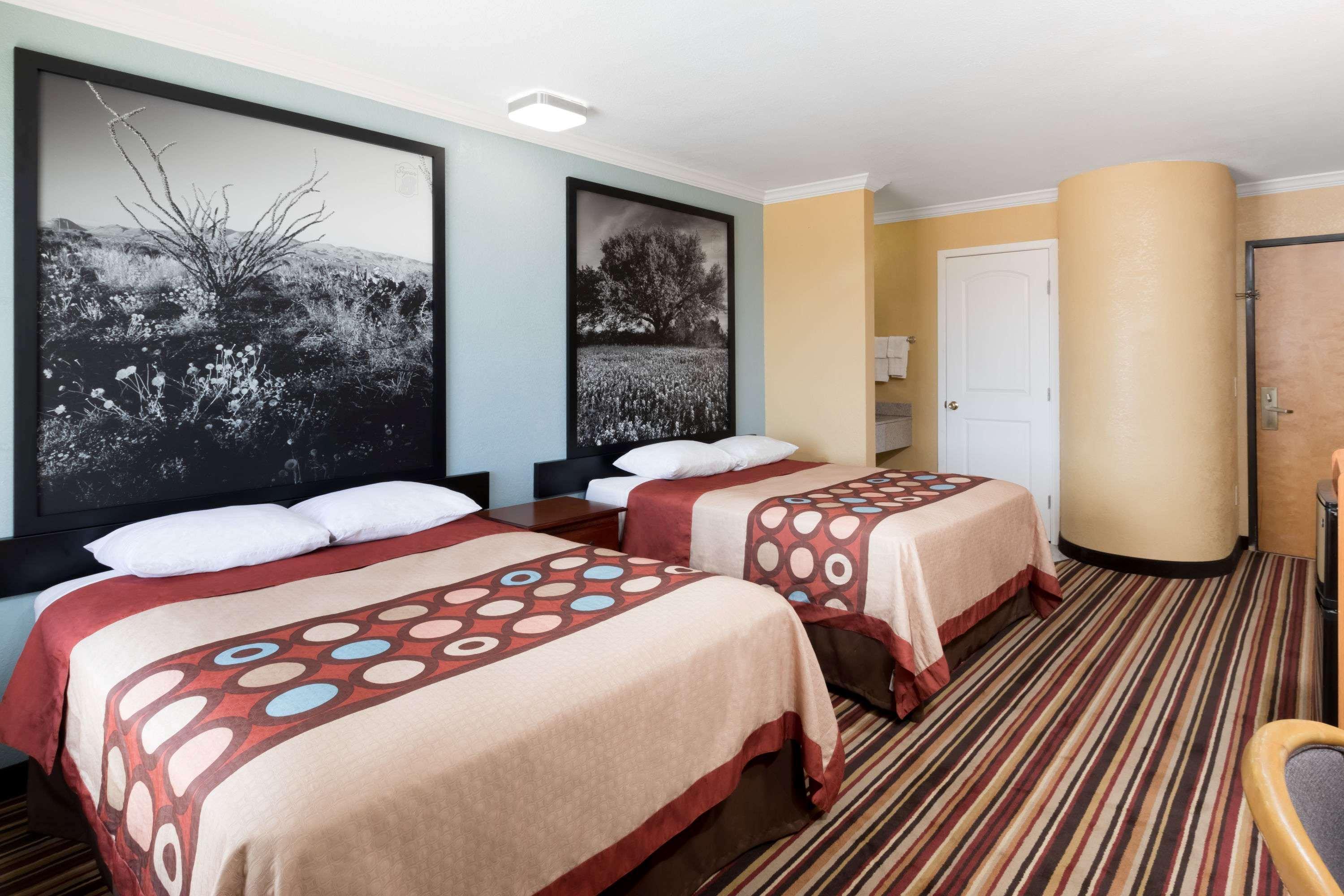 ซูเปอร์ 8 บาย วินด์แฮม มิดแลนด์ Motel ภายนอก รูปภาพ