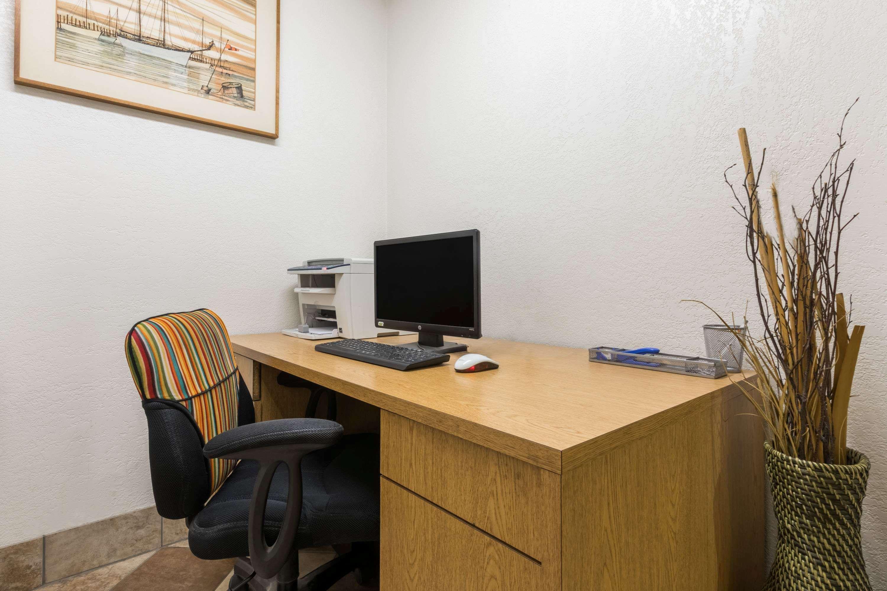 ซูเปอร์ 8 บาย วินด์แฮม มิดแลนด์ Motel ภายนอก รูปภาพ