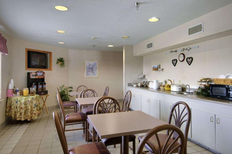 ซูเปอร์ 8 บาย วินด์แฮม มิดแลนด์ Motel ภายนอก รูปภาพ